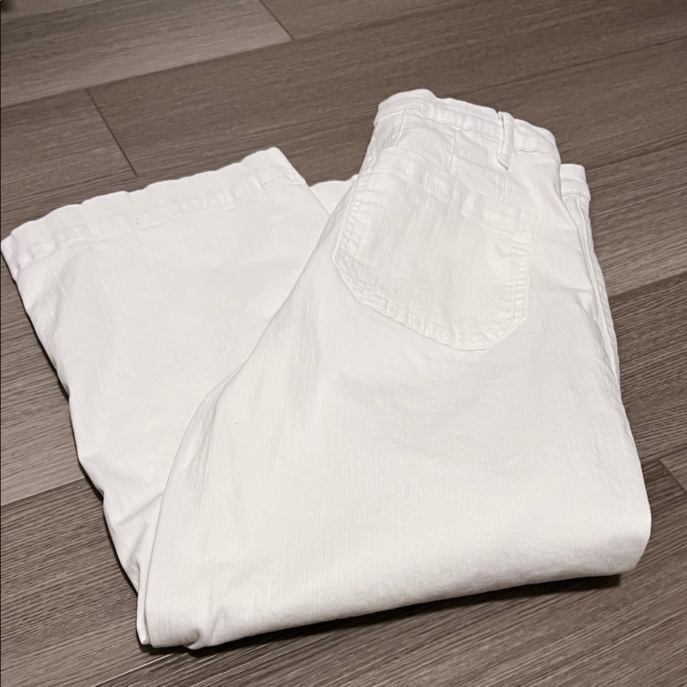 Women’s White Pants - Picture 9 of 9